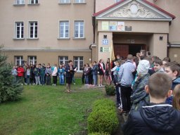 Uroczystość przy tablicy pamiątkowej