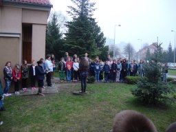 Uroczystość przy tablicy pamiątkowej